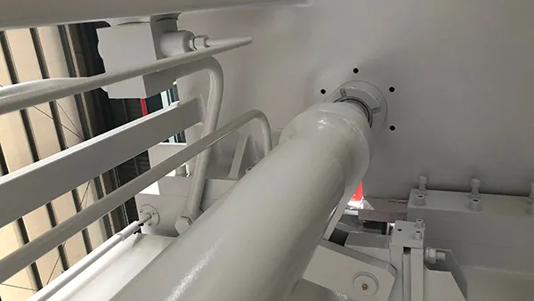 Torque bar for synchronous control