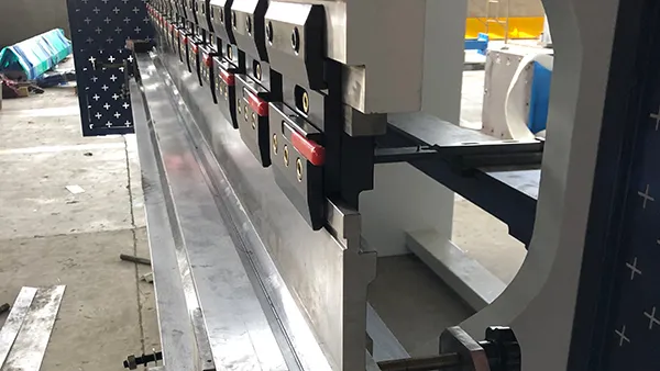 Standard top and bottom dies