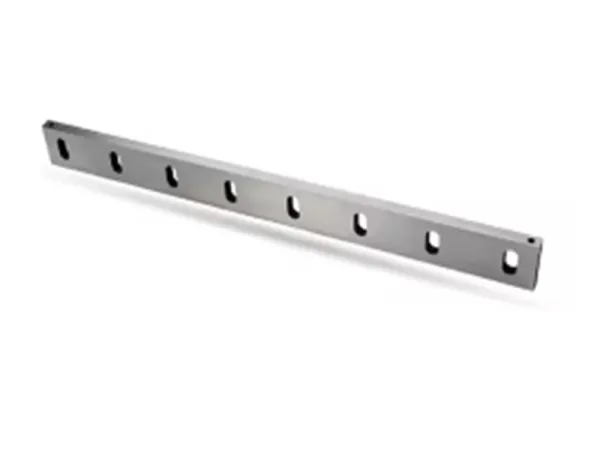 Upper and lower blades feature four cutting sides